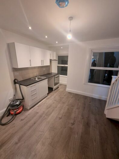 2 Bedroom Flat To Rent In A Main Road, Chelmsford, CM1