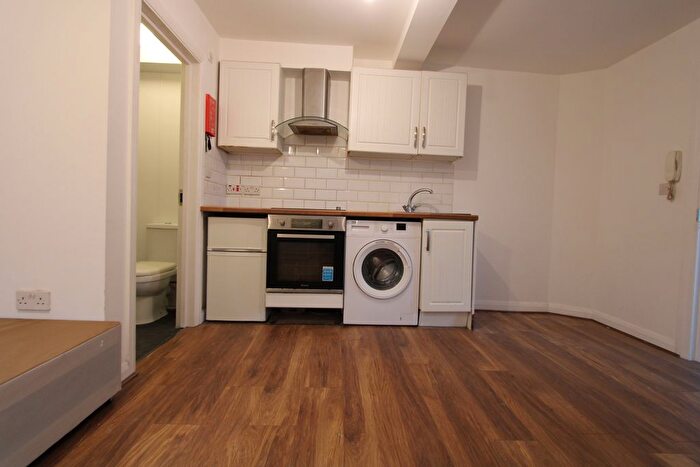 Studio To Rent In Cranfield Close, London, SE27