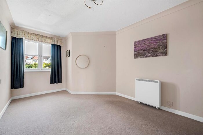 1 Bedroom Flat For Sale In De Moulham Road, Swanage, BH19 - Photo 3