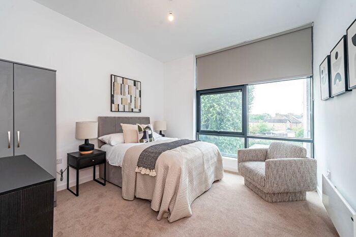 2 Bedroom Flat To Rent In Lakeside Close, Staines Upon Thames, TW18