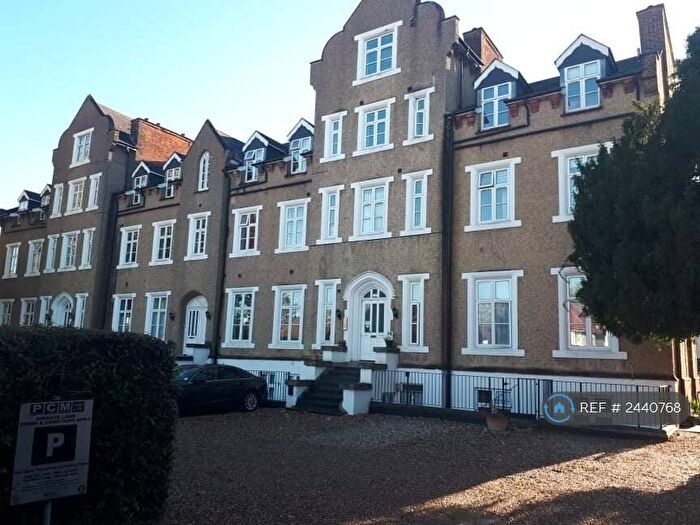 2 Bedroom Flat To Rent In Upton Park, Slough, SL1