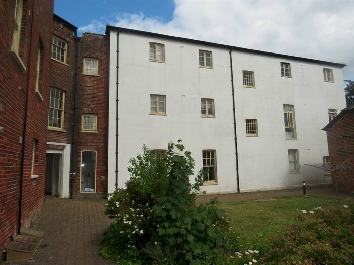 1 Bedroom Flat For Sale In Warminster Road, Wilton, Salisbury, SP2