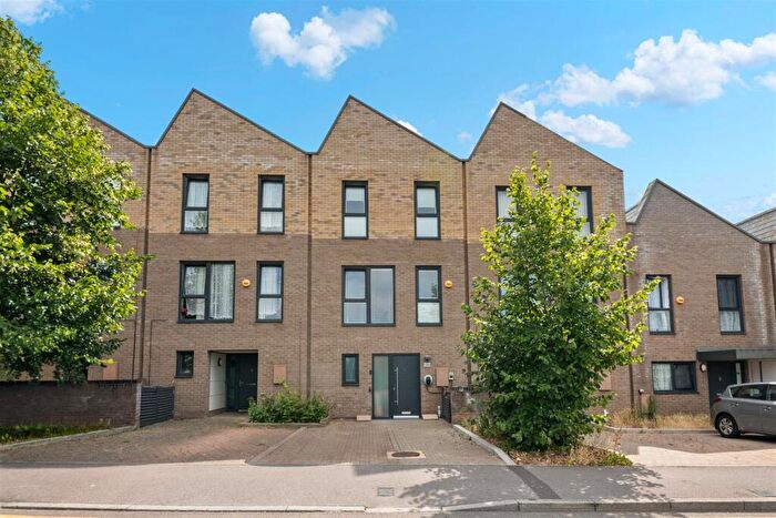 3 Bedroom Terraced House For Sale In Rayners Lane, Harrow, HA2