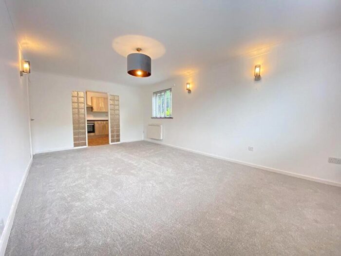 2 Bedroom Flat To Rent In Chevin Court, New Zealand Lane, Duffield, DE56