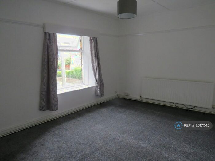 1 Bedroom Flat To Rent In Abercrombie Street, Chesterfield, S41