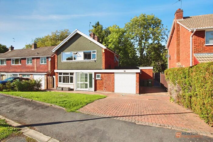 3 Bedroom Detached House For Sale In Beech Road, Oadby, LE2