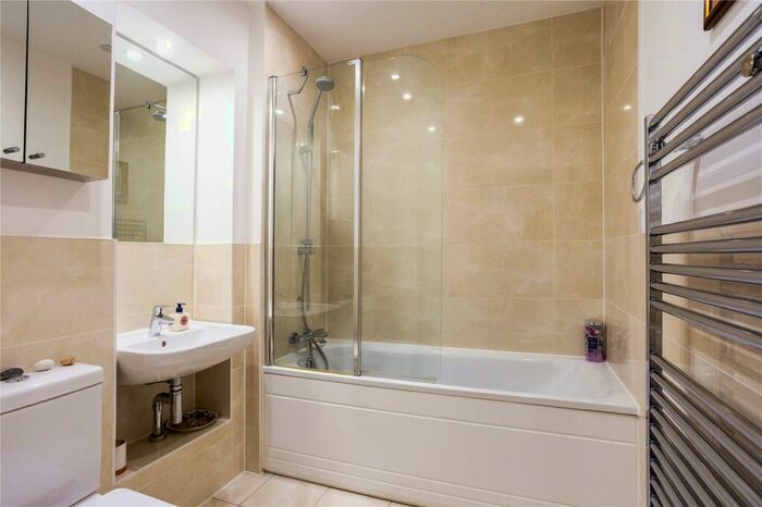2 Bedroom Flat For Sale In Longmead Terrace, Bath, BA2
