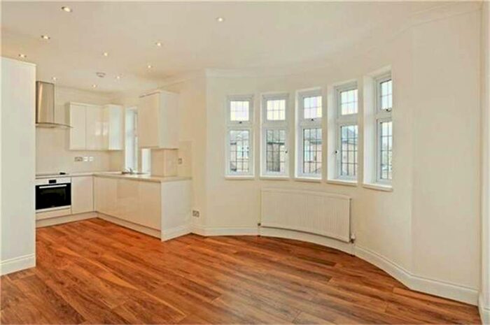 2 Bedroom Flat To Rent In Ashcombe Gardens, Edgware, Middlesex, HA8