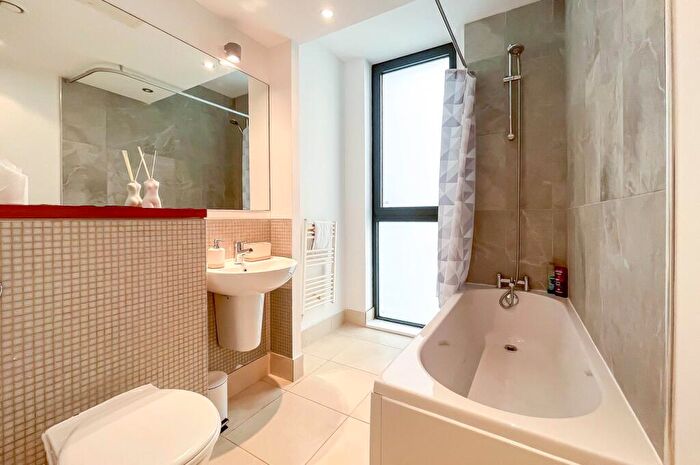 1 Bedroom Apartment To Rent In Burton Place, Castlefield, Manchester, M15