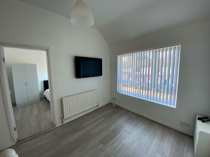 1 Bedroom Apartment To Rent In Carr Lane East, L11
