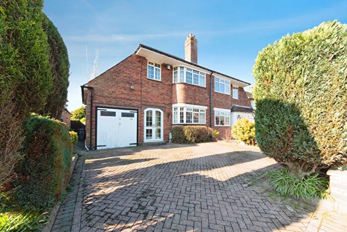 3 Bedroom Semi Detached House For Sale In Bradbury Road, Solihull, West Midlands, B92