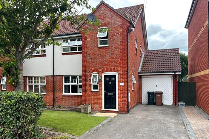 3 Bedroom Semi-Detached House For Sale In Pentstemon Drive, Swanscombe, DA10