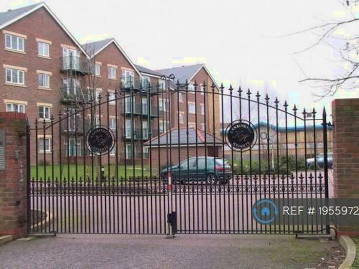 2 Bedroom Flat To Rent In Kensington Heights, Harrow, HA1