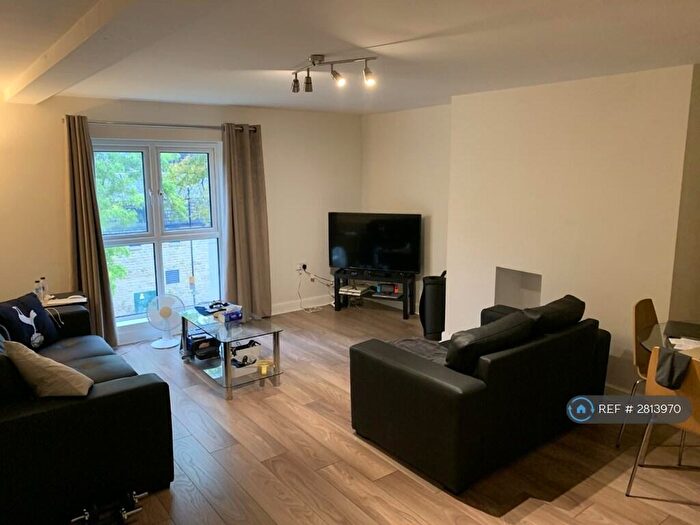 2 Bedroom Flat To Rent In Moorland Hall, Leeds, LS3