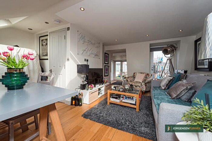 2 Bedroom Flat To Rent In Willow Vale, Shepherds Bush, W12