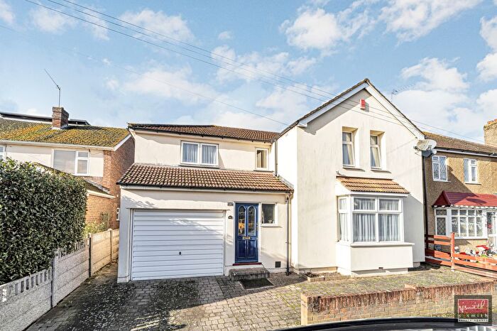 4 Bedroom Detached House For Sale In Warwick Road, Ashford, TW15