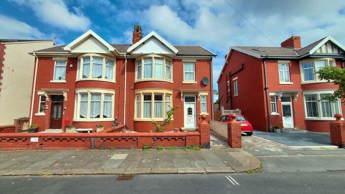 2 Bedroom Flat To Rent In Hampton Road, Blackpool, Blackpool, FY4