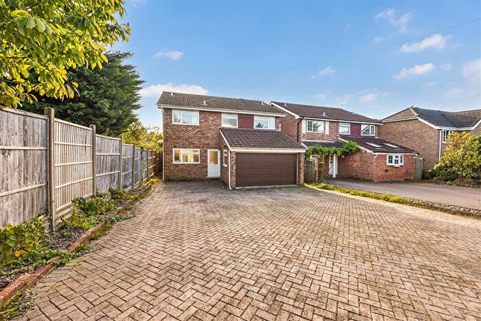 4 Bedroom Detached House For Sale In Frogmore Lane, Horndean, PO8