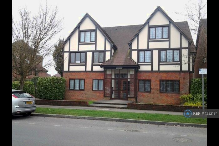2 Bedroom Flat To Rent In Warwick Road, Beaconsfield, HP9