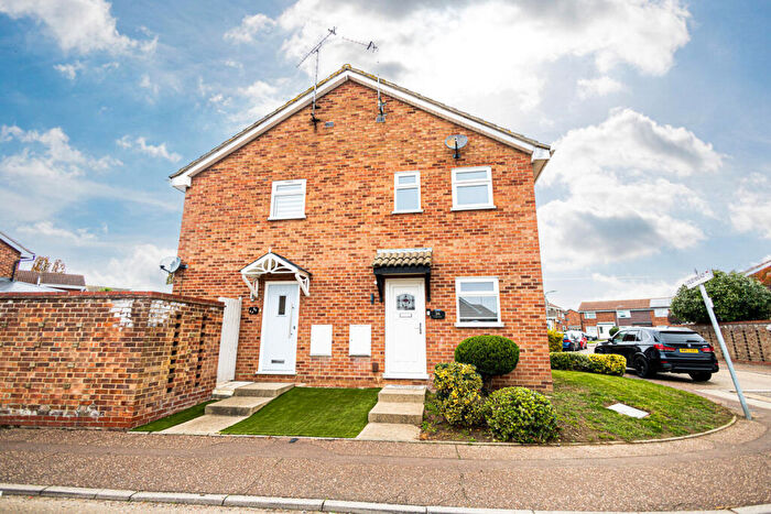 1 Bedroom Semi Detached House For Sale In Coniston, Southend-on-sea, SS2