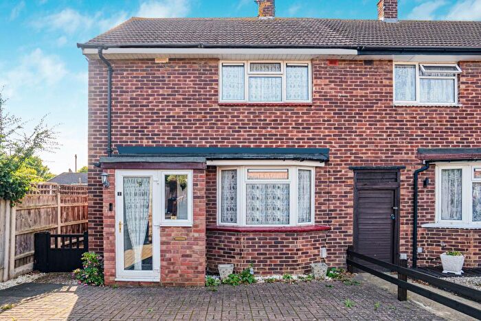 2 Bedroom End Of Terrace House For Sale In Welch Close, Southend-On-Sea, SS2