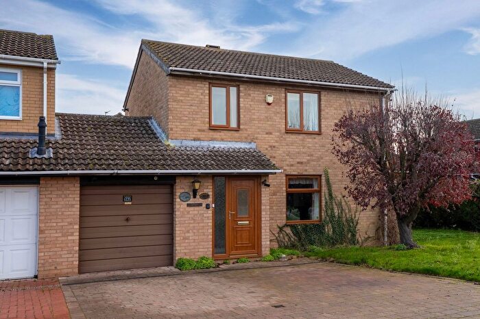 3 Bedroom Link Detached House For Sale In The Lanes, Over, CB24