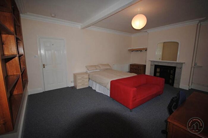 6 Bedroom House To Rent In Saint Michael's Lane, Leeds, LS6