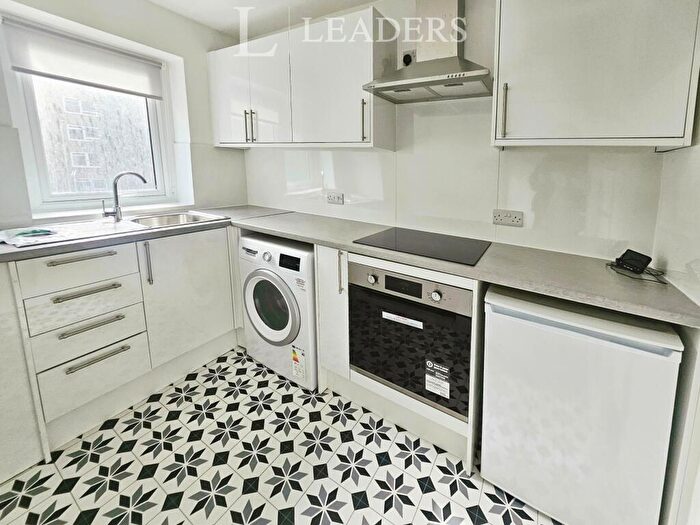 2 Bedroom Flat To Rent In Marlborough Court, The Drive, Hove, BN3