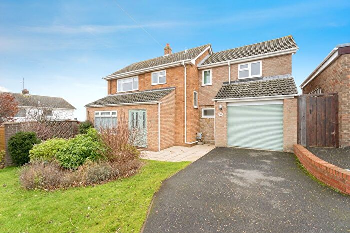 4 Bedroom Detached House For Sale In Clifton Park, Cromer, Norfolk, NR27