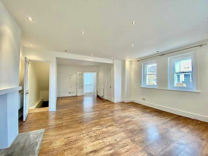 4 Bedroom End Of Terrace House To Rent In Rye Road, Hoddesdon EN11