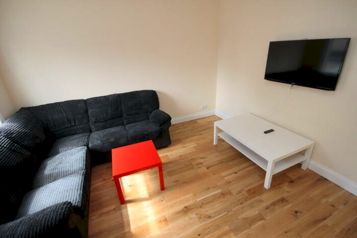 5 Bedroom Terraced House To Rent In Lucas Street, Woodhouse, Leeds, LS6