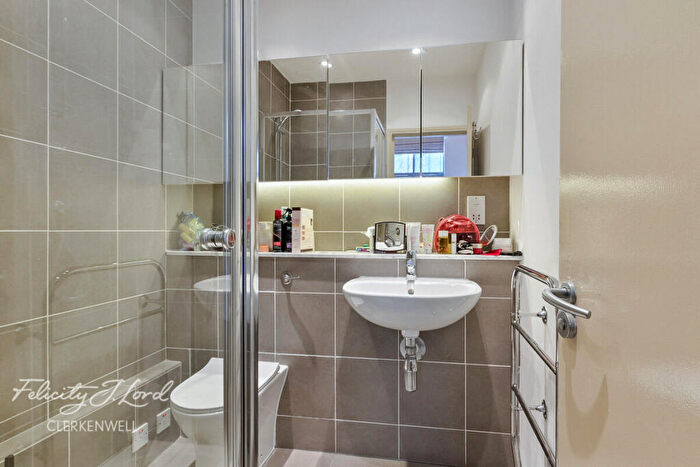 2 Bedroom Apartment To Rent In Dallington Square, London, EC1V
