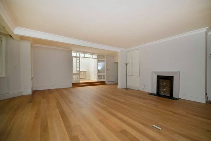 2 Bedroom Flat To Rent In Cornwall Gardens, South Kensington, London, SW7