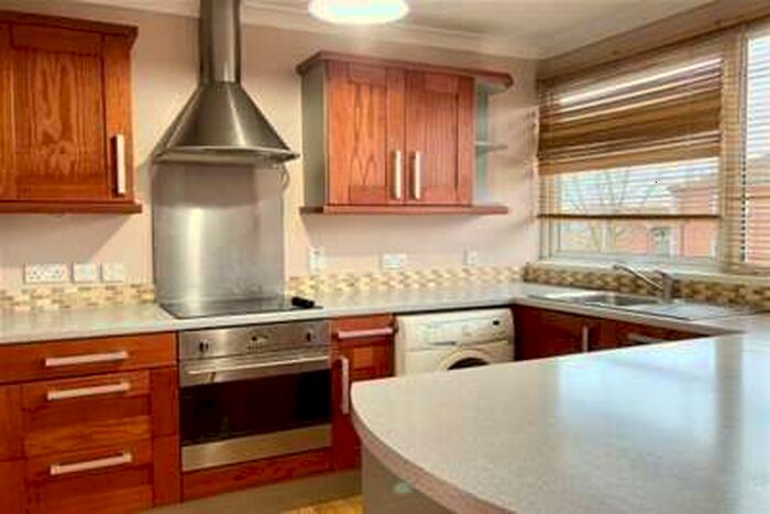 2 Bedroom Flat To Rent In Buckhurst Hill, IG9