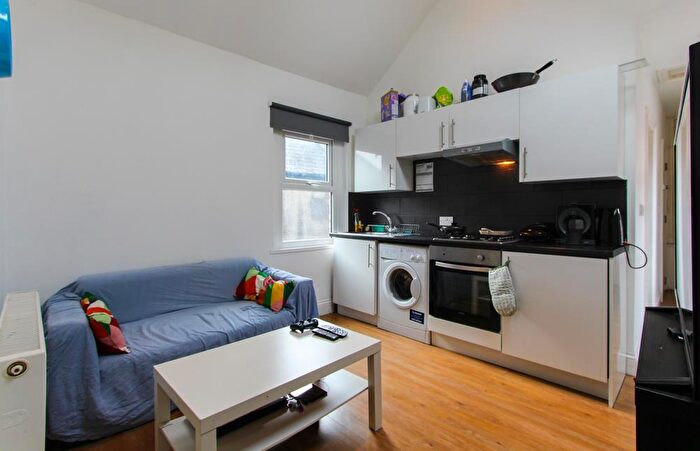 1 Bedroom Flat To Rent In Corporation Road, Grangetown, CF11