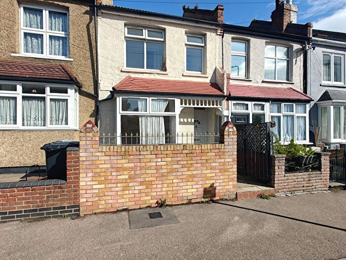 4 Bedroom Terraced House To Rent In Kimberley Road, London, E17