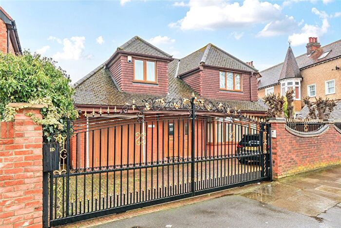 4 Bedroom Detached House For Sale In Avondale Road, Bromley, BR1