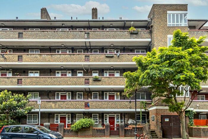 2 Bedroom Flat To Rent In White City Estate, London, W12