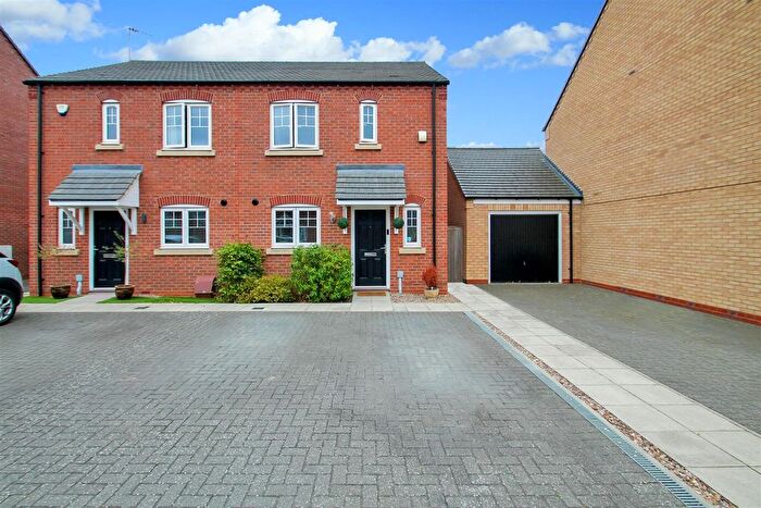 3 Bedroom Semi-Detached House For Sale In Rockingham Rise, Raunds, NN9