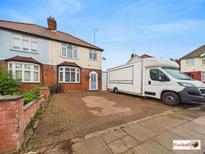 3 Bedroom Semi-Detached House For Sale In Brookfield Road, Ipswich, IP1