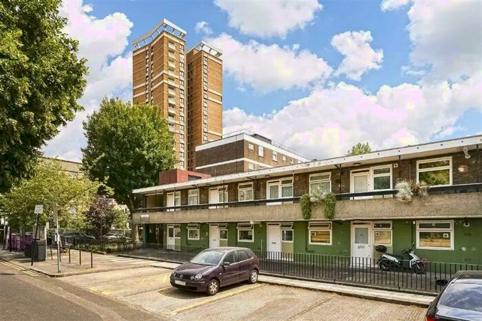 Flat To Rent In Baroness Road, Bethnal Green, E2