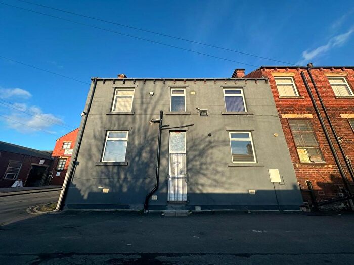 2 Bedroom End Of Terrace House To Rent In Thomas Street, Heckmondwike, WF16