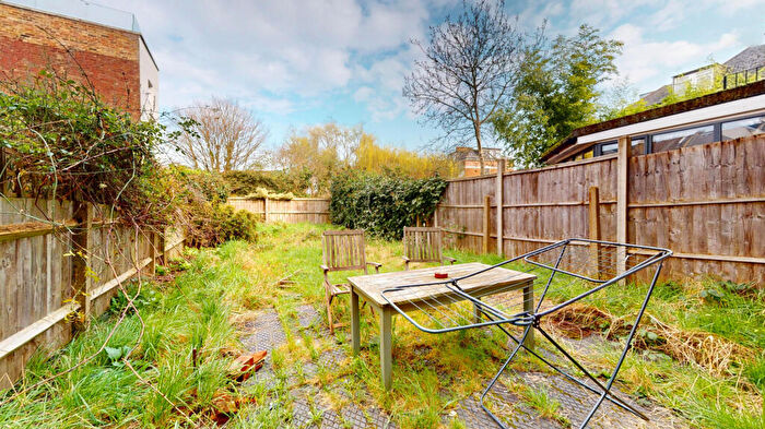 3 Bedroom Flat To Rent In Coningsby Road, London, London, N4