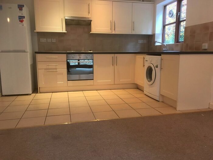 2 Bedroom Flat To Rent In Lawrence Dale Court, Basingstoke RG21
