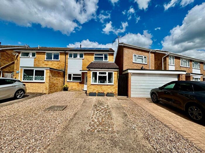 3 Bedroom Semi-Detached House For Sale In Mallows Drive, Raunds, Wellingborough, NN9