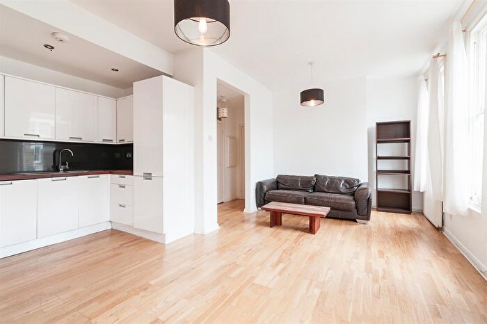 2 Bedroom Flat To Rent In Dunsmure Road, London, N16