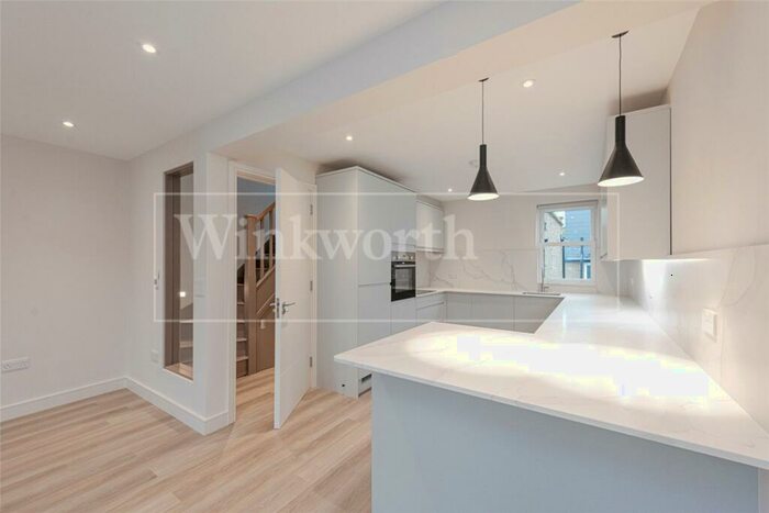 2 Bedroom Apartment To Rent In Purves Road, London, NW10