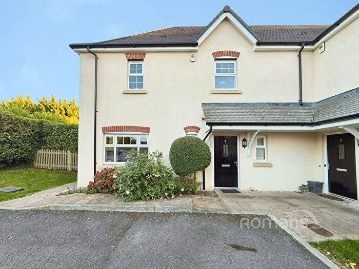 2 Bedroom End Terrace House For Sale In Greenacre Close, Alton, Hampshire, GU34
