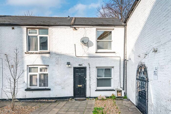 3 Bedroom Terraced House To Rent In High Road, Willesden Green, London, NW10