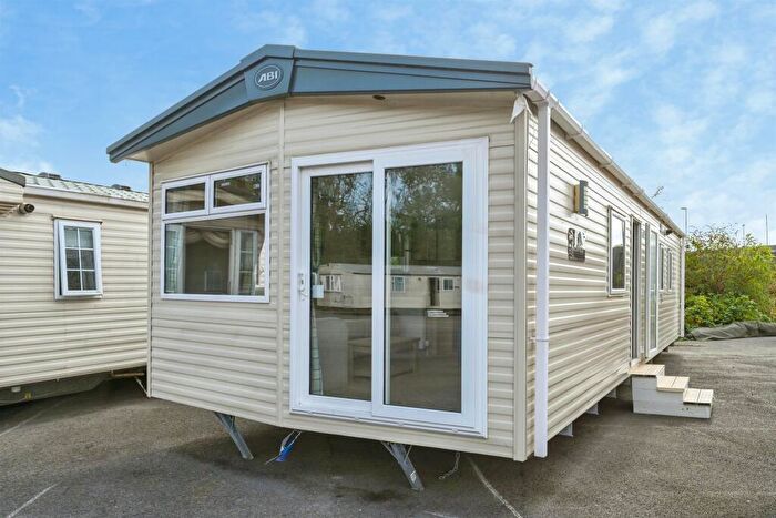 2 Bedroom Park Home For Sale In Witham Bank, Chapel Hill, Lincoln, LN4